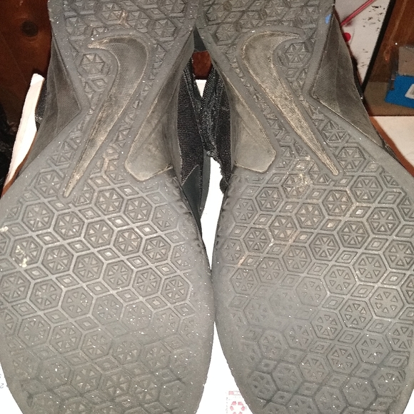 Gym shoe - Picture 2 of 3